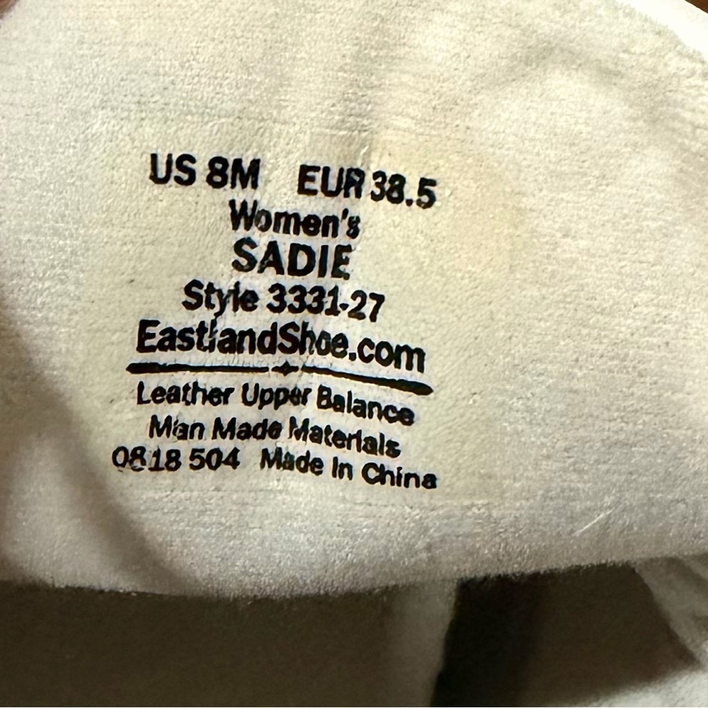 Eastland Women’s White and Brown Women's Flats! Size 8! Best Offer Accepted! 🤍🤎 - Picture 10 of 13